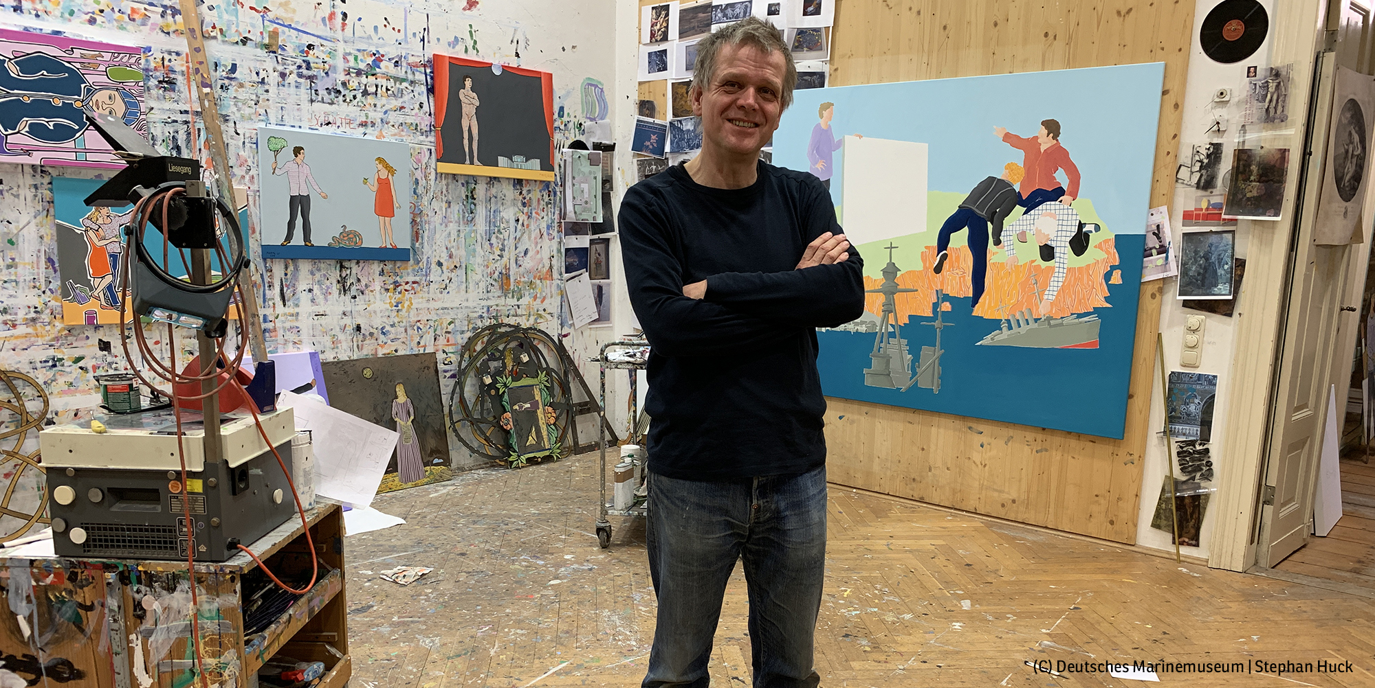 Moritz Götze in seinem Atelier (Foto: Deutsches Marinemuseum, Stephan Huck)