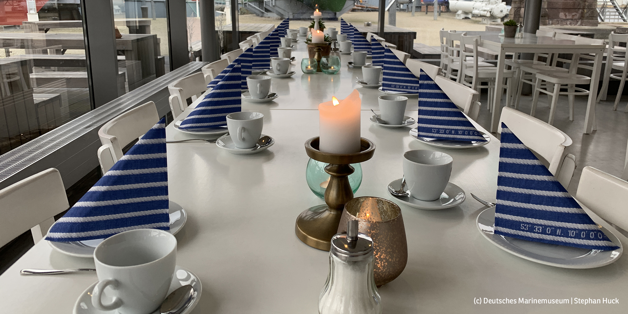 Kaffeetafel im Museumscafé (Foto: Deutsches Marinemuseum, Stephan Huck)