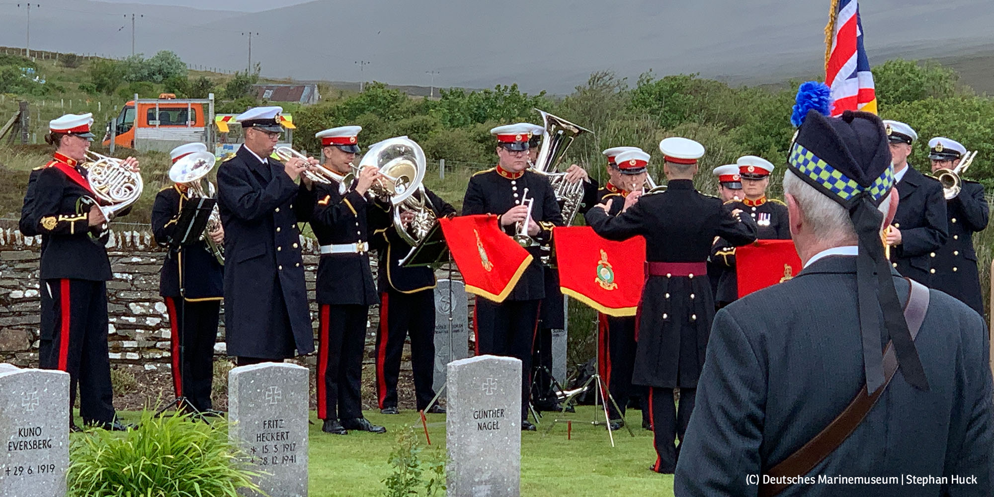 Gedenkveranstaltung aus Anlass der Selbstversenkung der Hochseeflotte auf dem Soldatenfriedhof von Lyness (Foto: Deutsches Marinemuseum | Stephan Huck)